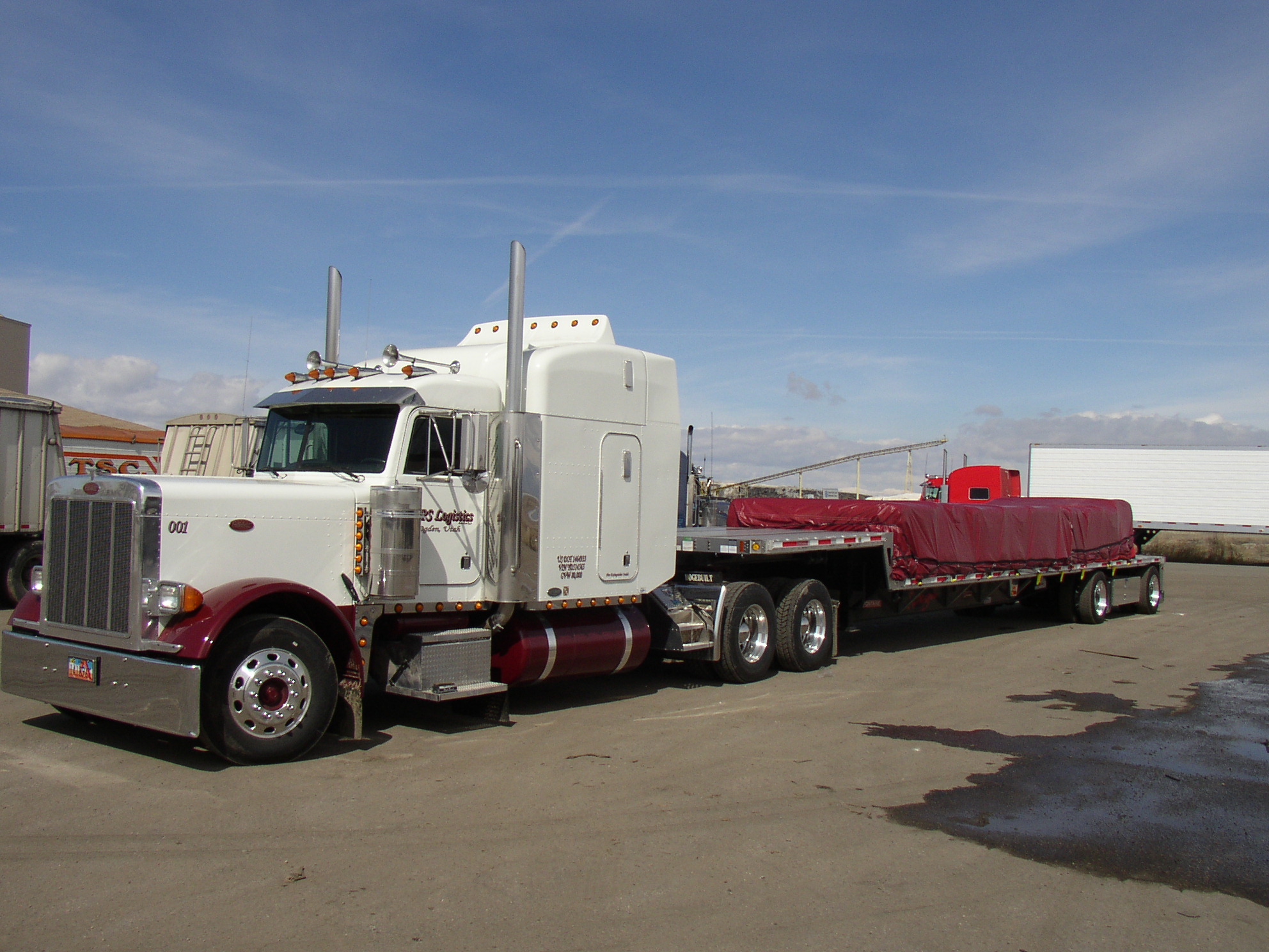 Peterbilt 395 hauling salt